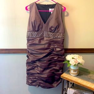 CLASSY VINTAGE STYLE David’s Bridal mid length dress🖤